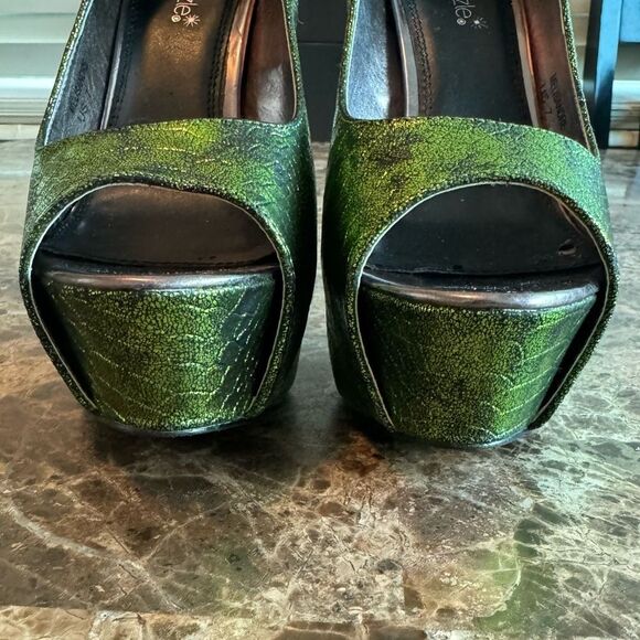 Shoe Dazzle Platform Heels Size 7 Metallic Green Snake Print Peep Toe - Picture 6 of 12